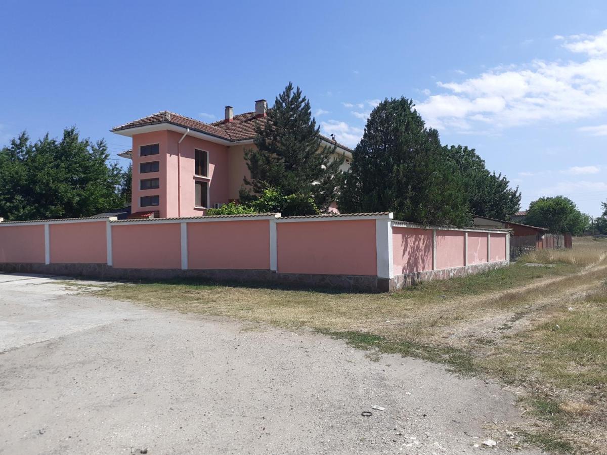 Guest House Edelvais Dve Mogili Exterior photo
