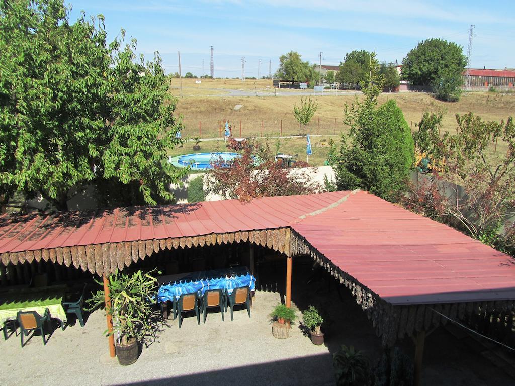 Guest House Edelvais Dve Mogili Exterior photo