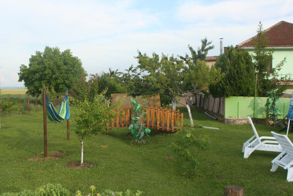 Guest House Edelvais Dve Mogili Exterior photo