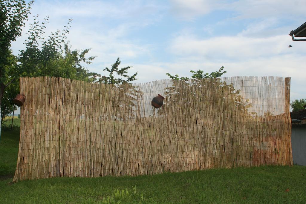 Guest House Edelvais Dve Mogili Exterior photo