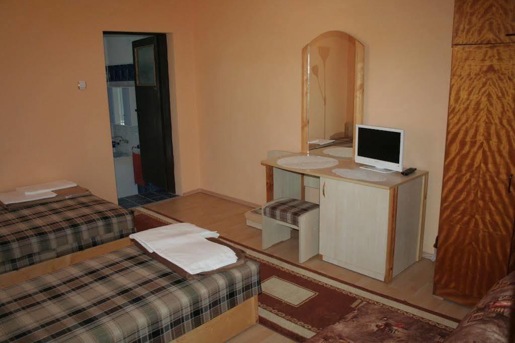 Guest House Edelvais Dve Mogili Exterior photo